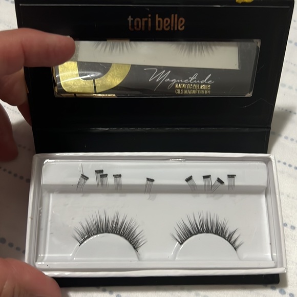 Tori Belle Magnetic eyelashes (eyeliner NOT included) - Picture 2 of 4